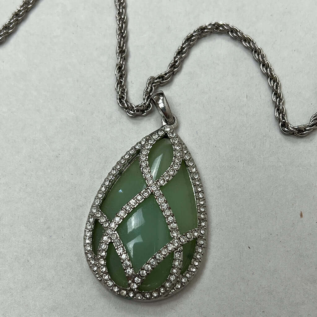 Long Necklace With Green Stone Pendant CU
