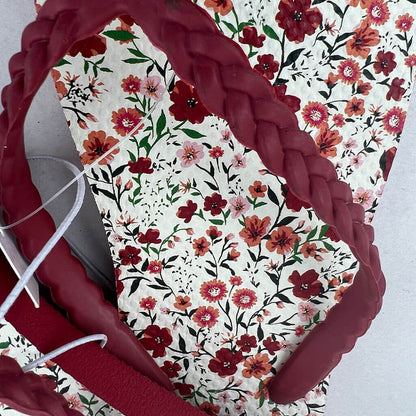 Lilly Loves Flower Print Thongs Detail