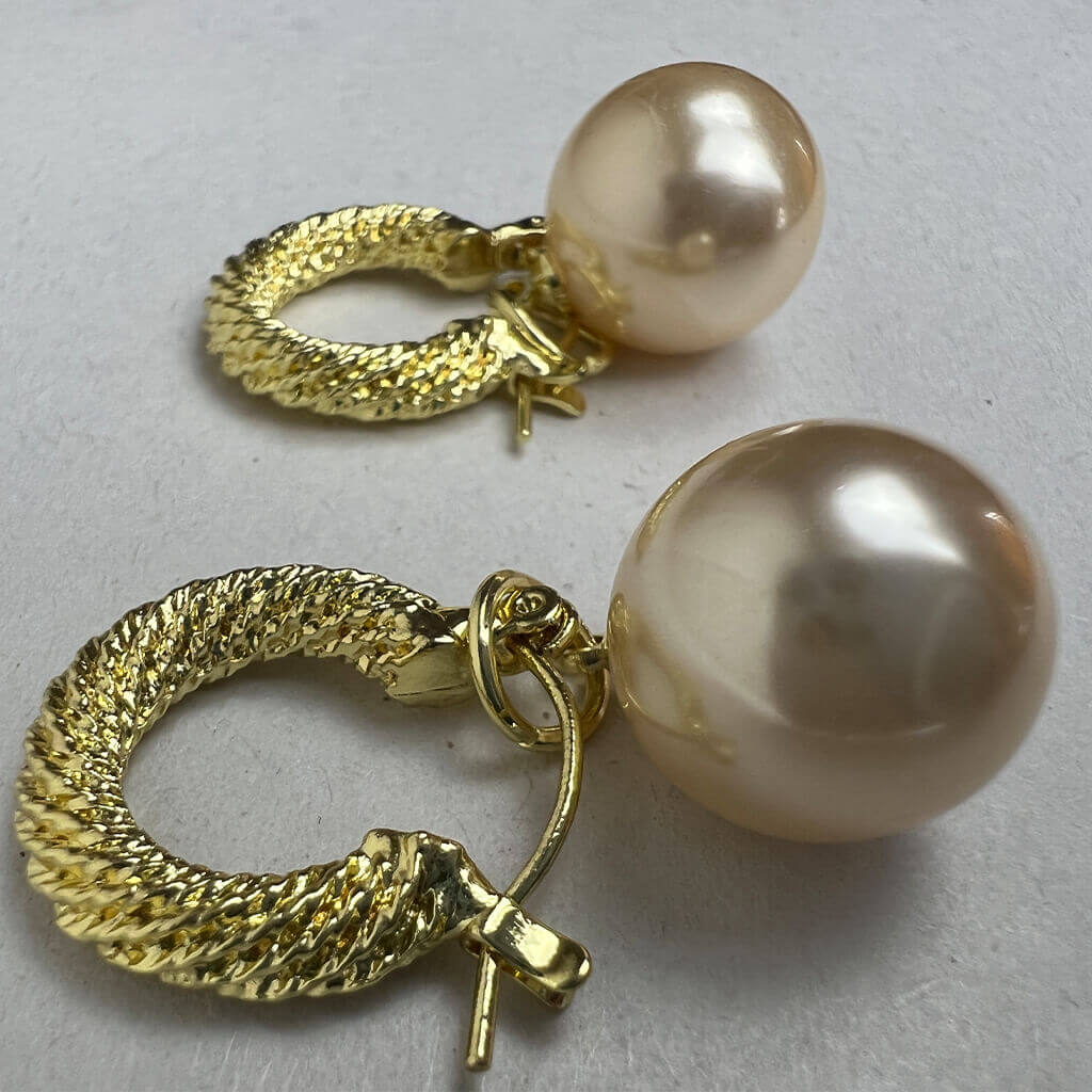 Gold pearl drop side