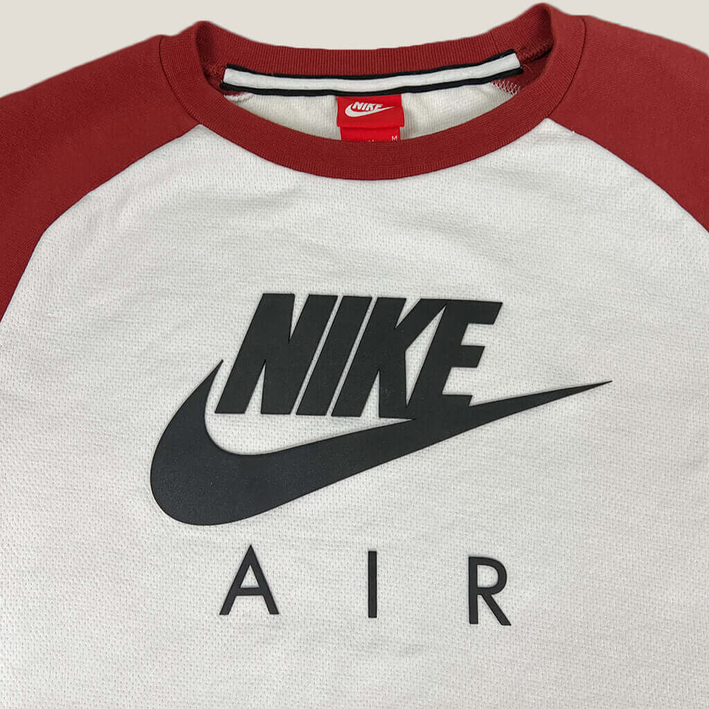 Nike Red Tag Short Sleeve Sweat Logo Detail