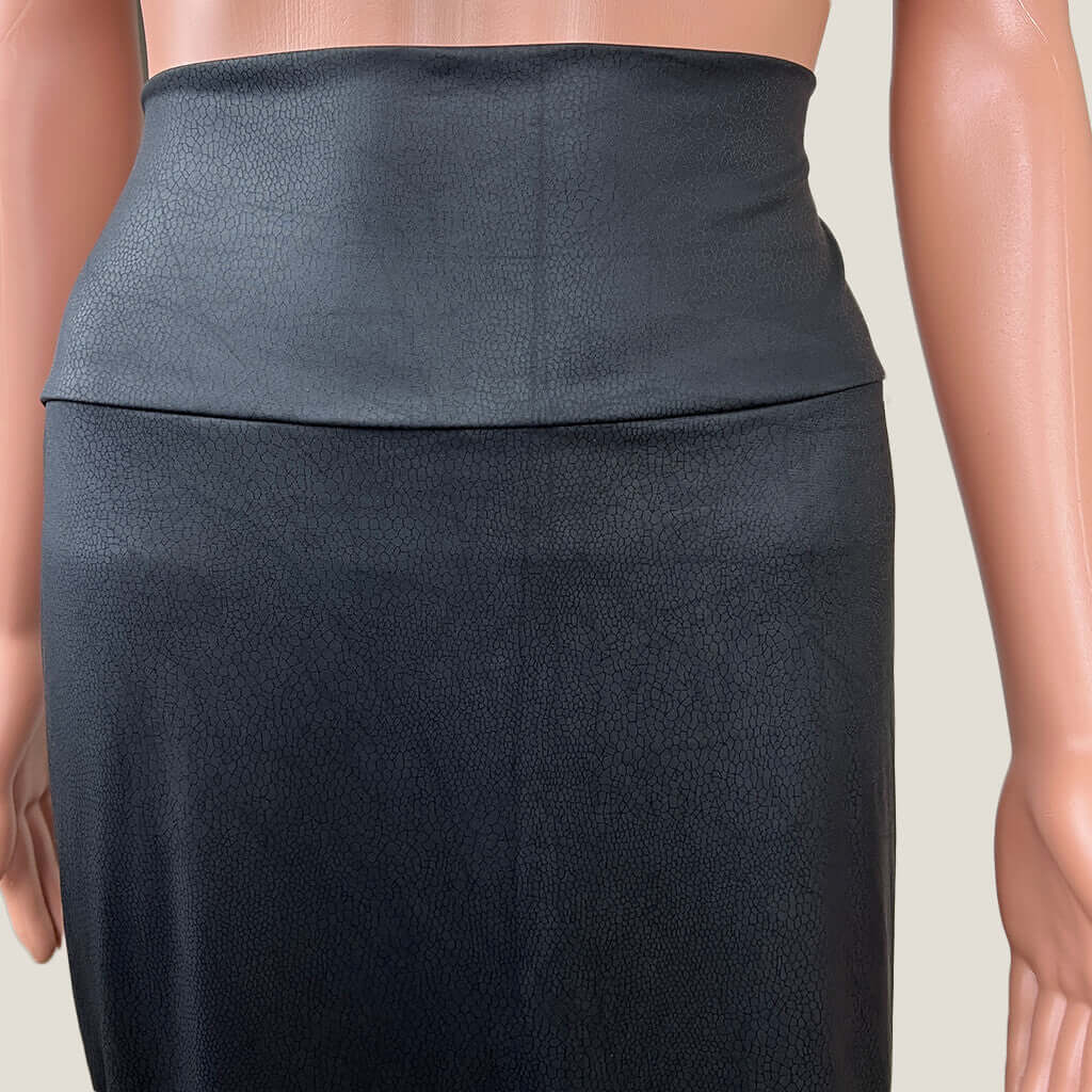 Shein Matte Black Pencil Skirt With Textured Print Waist Detail