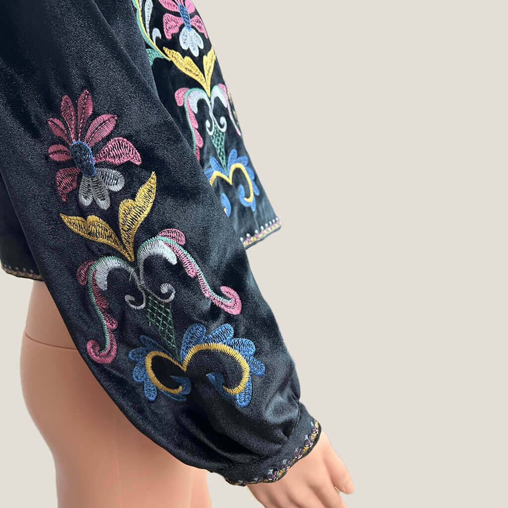 Open Blazer Black Velvet Wit Floral Embroidery Sleeve
