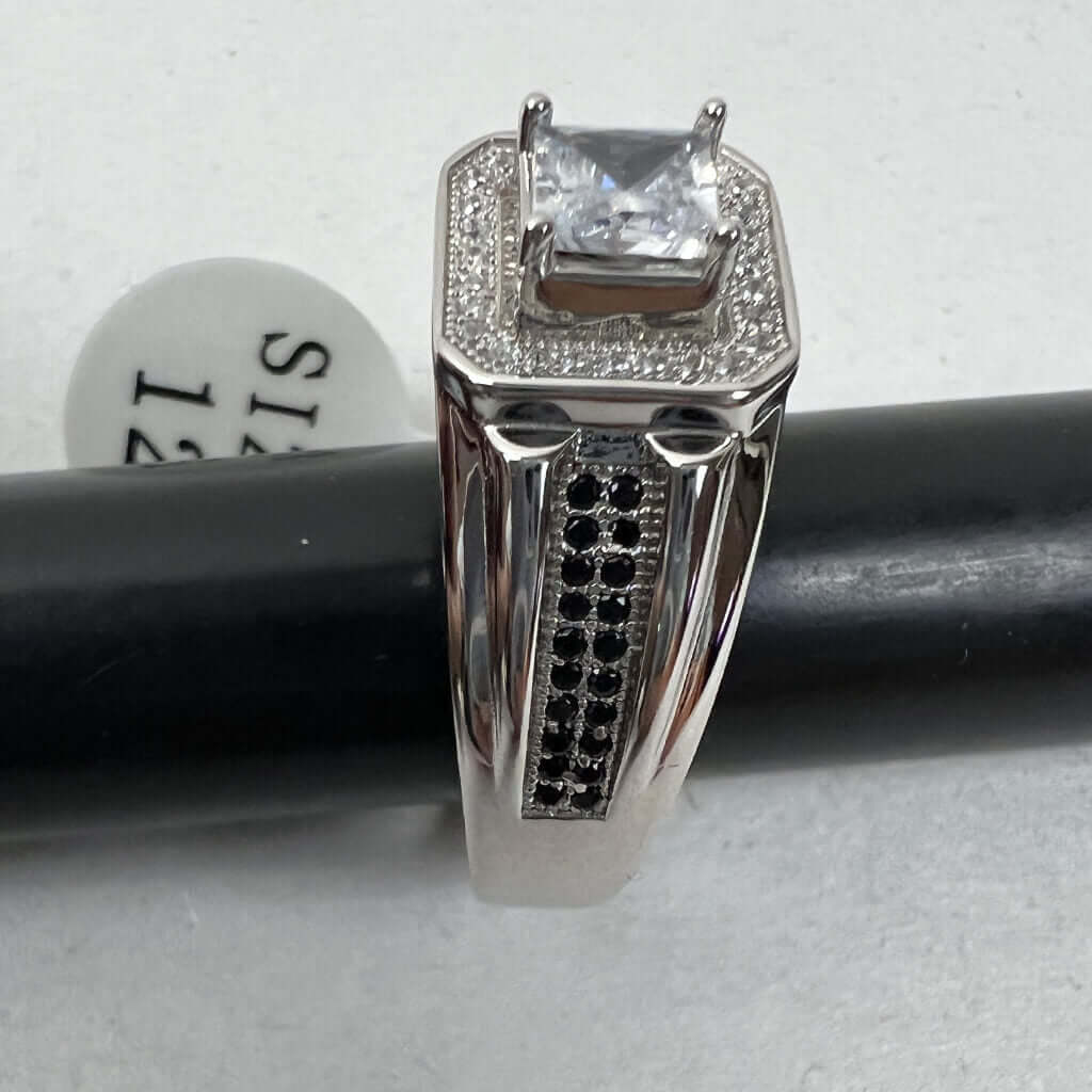Men's Ring with clear and black Zirconia 