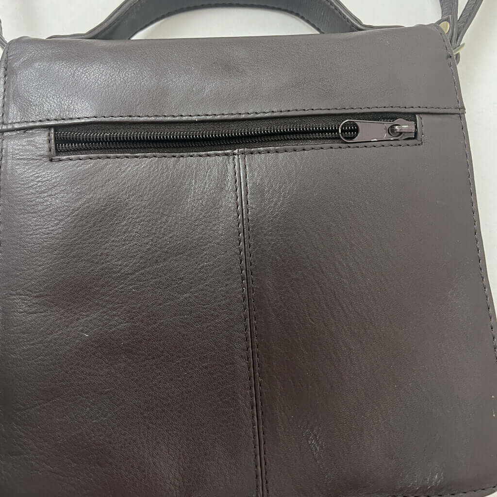 Futura Travel Shoulder Bag Outer Zip